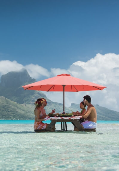 Yacht-charter-experience-friends